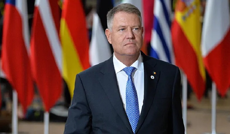 Romanian president announces resignation