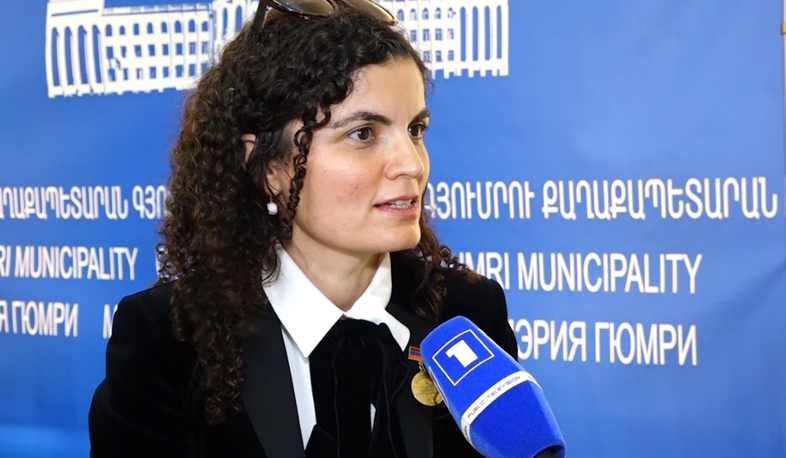 Gyumri City Hall awards golden medal to philanthropist Teresa Mkhitaryan