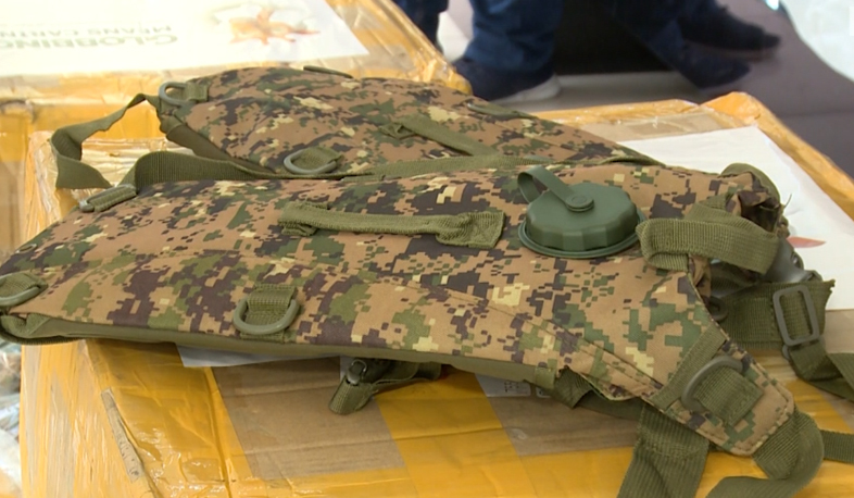 Soldiers receive comfortable water bags