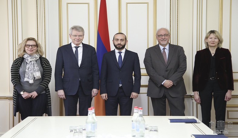 ԵԽ-ում հասկանում են, որ հանրաքվեն կարևոր է Հայաստանի ժողովրդի համար.  Յակումոպուլոսը՝ Միրզոյանին