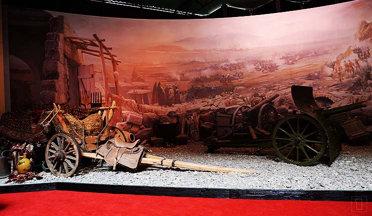 Which exhibits are important to see in Sardarapat Museum?