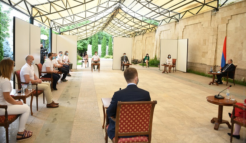 Armen Sargsyan received a group of Lithuanian medical workers