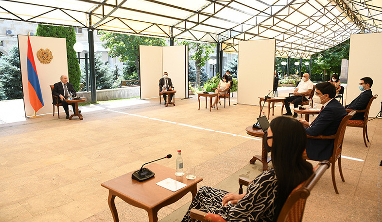 President Sargsyan met with a group of members of the Constitutional Reform Commission