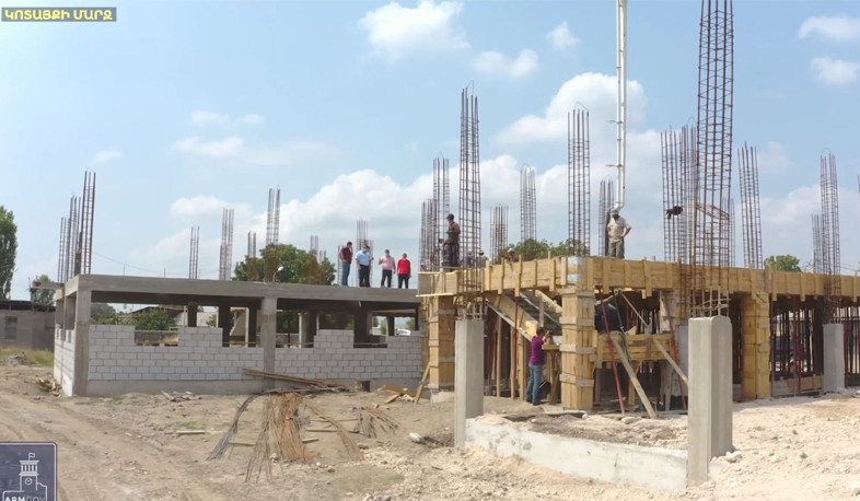 Intra-community streets are being asphalted in Kamaris by subvention program. Pashinyan posted a video