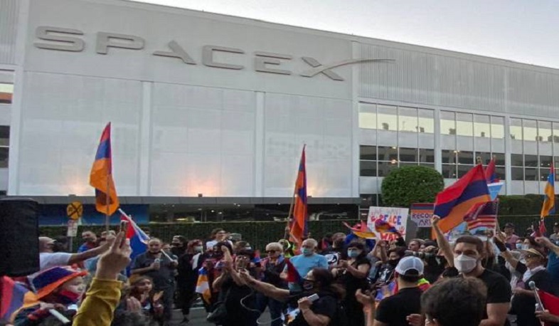Հայերը SpaceX-ի կենտրոնակայանի դիմաց ցույցով պահանջել են չեղարկել Թուրքիայի հետ գործարքը