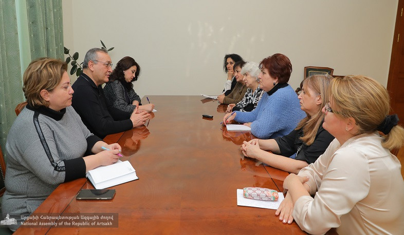 Արցախի ԱԺ նախագահը «Մայրություն» ՀԿ ներկայացուցիչների հետ քննարկել է անտուն մնացած քաղաքացիների խնդիրները