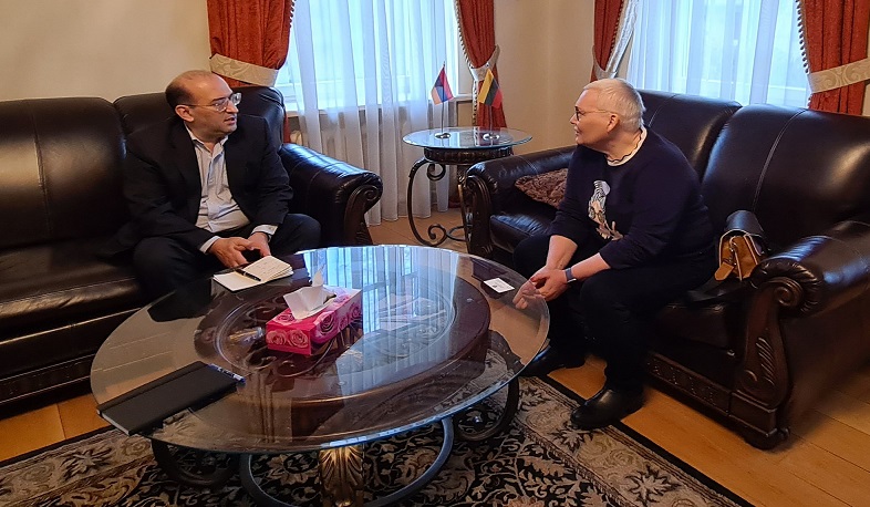 ER səfiri Tigran Mkrtçyan AŞ-nın latviyalı deputatla söhbətdə erməni əsirlərinin geri qaytarılmasını mühüm sayıb