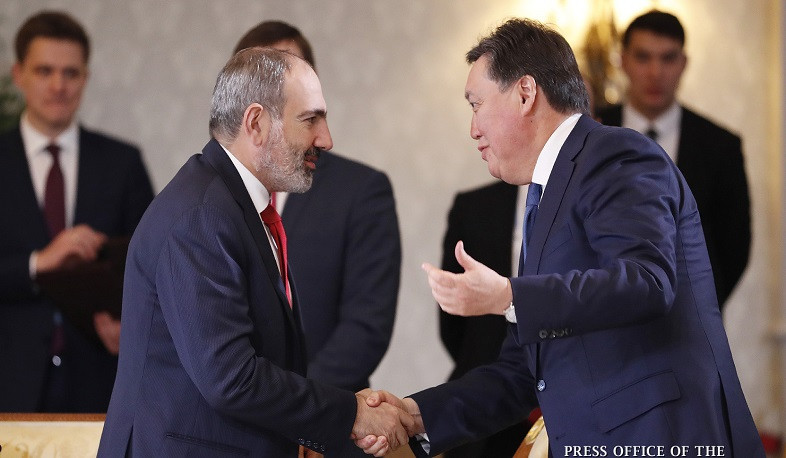 Nikol Pashinyan holds phone talk with Kazakh Prime Minister