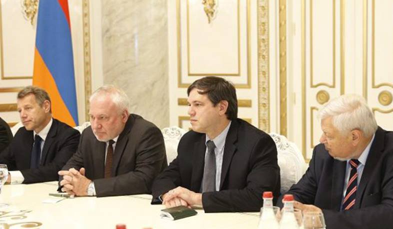 ATƏT Minsk qrupunun həmsədrləri bütün hərbi əsirləri və digər məhbusları azad etməyə çağırıblar