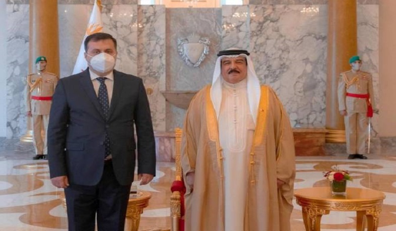 ER səfiri etimadnaməsini Bəhreyn Kralına təqdim etdi