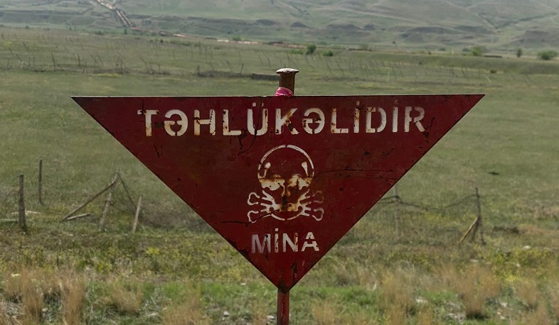 Varandada iki nəfər minaya düşüb