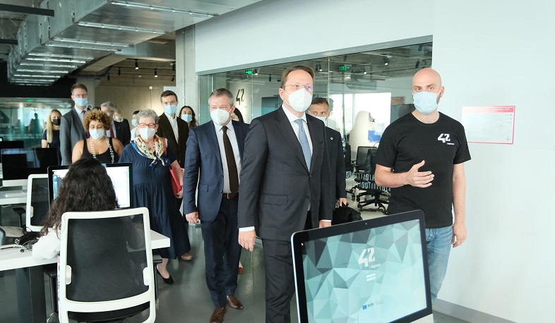 EU Commissioner Olivér Várhelyi visits TUMO