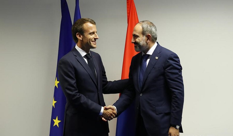 Nikol Pashinyan congratulates Emmanuel Macron on National Day