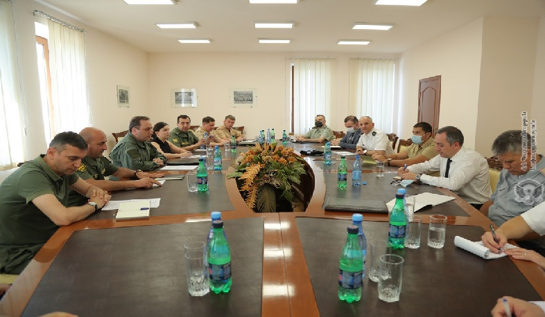 Azərbaycan Silahlı Qüvvələrinin Yerasx hissəsindəki təxribat xarakterli hərəkətləri hərbi attaşelərə təqdim edildi