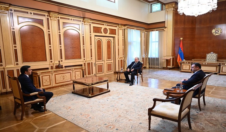 Armen Sargsyan və Arman Tatoyan Ermənistan-Azərbaycan sərhədindəki vəziyyəti müzakirə ediblər