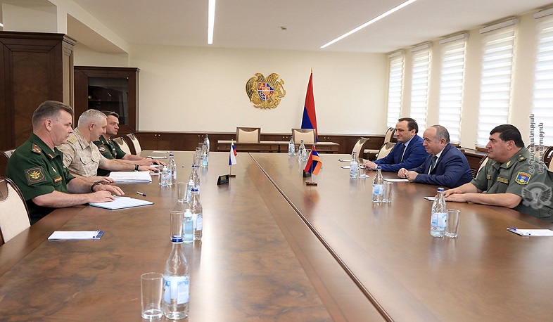 Arşak Karapetyan və Rüstəm Muradov Ermənistan-Azərbaycan sərhədindəki vəziyyəti müzakirə ediblər