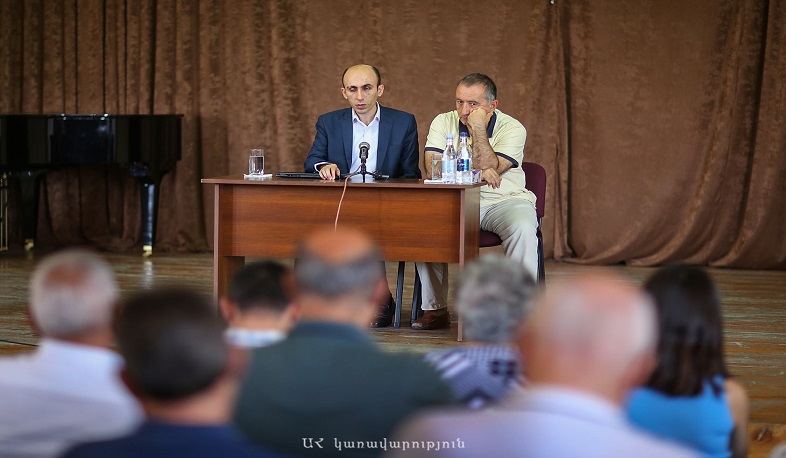 Արցախի պետնախարարը հանդիպել է քաղաքացիական հասարակության ներկայացուցիչների հետ