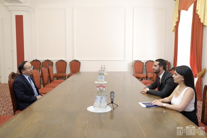 Ruben Rubinyan Çin səfirinə Azərbaycanın Ermənistanın suveren ərazisinə təcavüzü ilə bağlı yaranmış vəziyyət barədə məlumat verib
