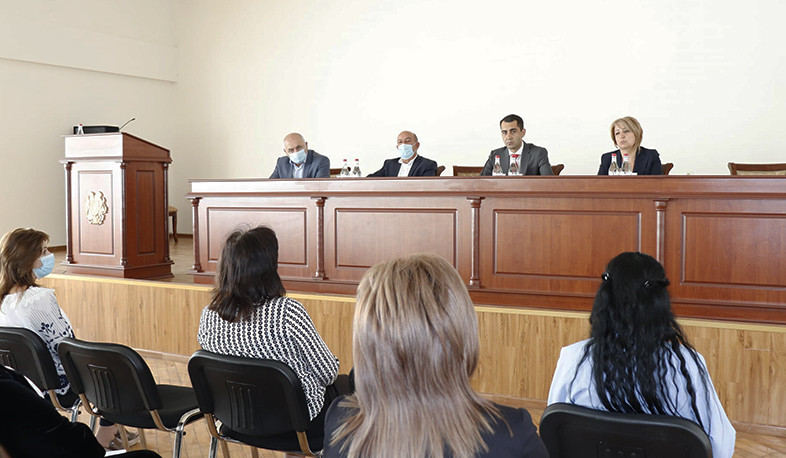 Գեղարքունիքի մարզպետ Կարեն Սարգսյանը հանդիպել է մարզի բուժհիմնարկների տնօրենների հետ