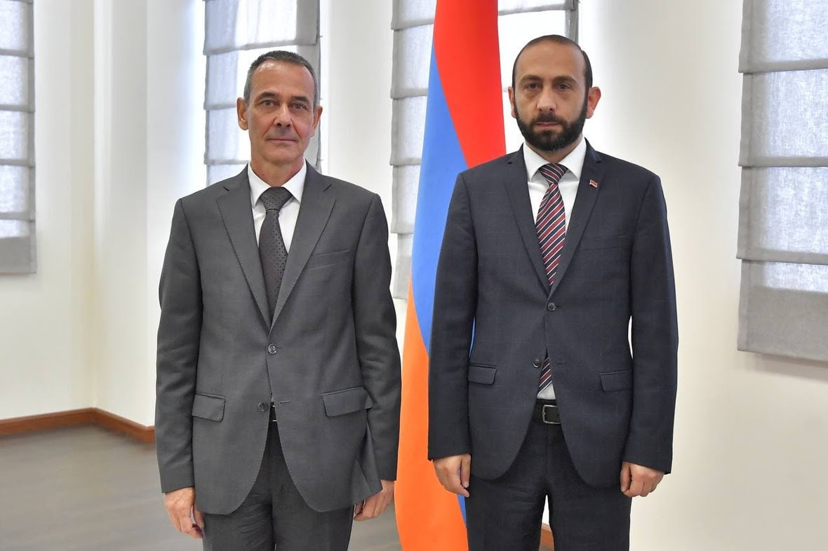 Ararat Mirzoyan stresses need for return of prisoners of war during meeting with head of ICRC delegation