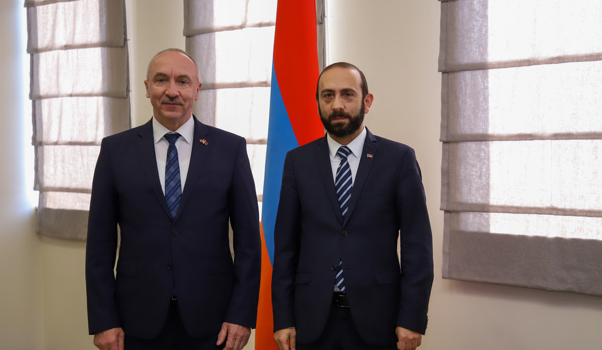 Ararat Mirzoyan Belarus səfiri ilə görüşdə regional məsələlərə toxundu