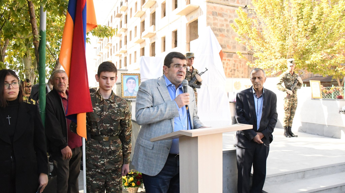 Արցախի նախագահն Էջմիածնում մասնակցել է 44-օրյա պատերազմում նահատակված եղբայրների հուշարձանի բացմանը