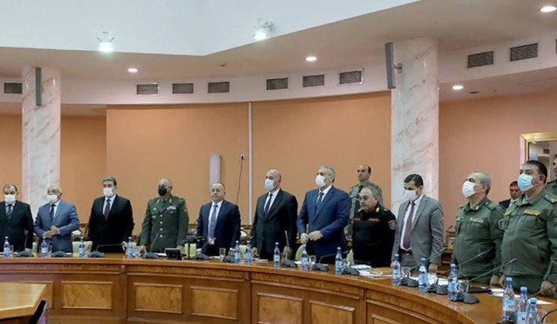 Arşak Karapetyan 44 günlük müharibədə həlak olmuş, itkin düşmüş və ya əsir götürülmüş həbçilərin yaxınları ilə görüşüb