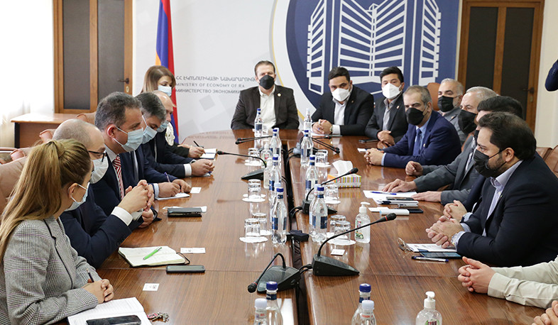 Vahan Kerobyan İran-Ermənistan Ticarət Palatasının iki ölkə arasında ticarət əlaqələrinin aktivləşməsindəki rolunu yüksək qiymətləndirib