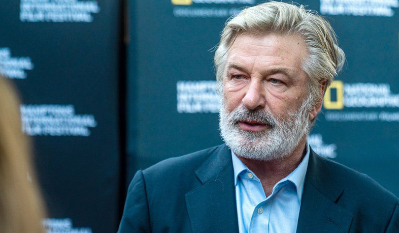 Actor Alec Baldwin fatally kills a crew member with prop gun on film set