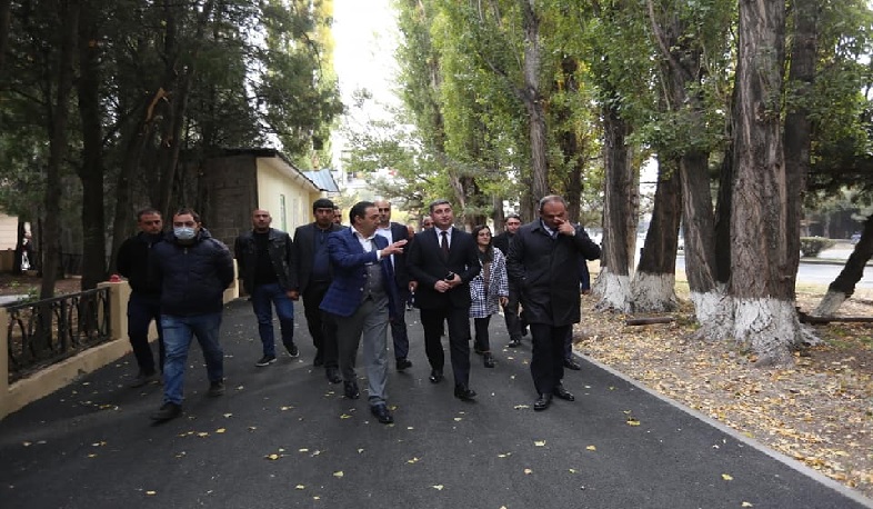 ՏԿԵ նախարարը հետևել է «Քարերի սիմֆոնիա» հուշարձանից դեպի Խոսրովի արգելոց տանող ճանապարհի շինարարության ընթացքին