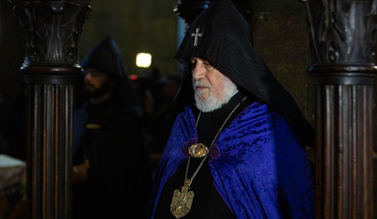 Ümumerməni Katolikosu Moskvaya gedib