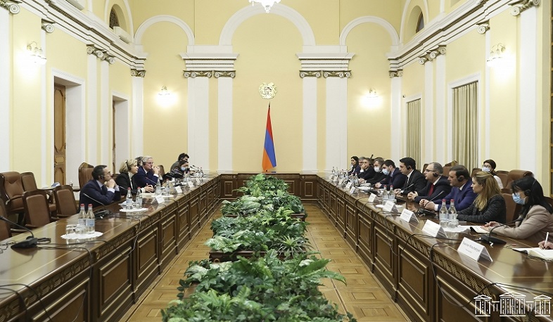 Ալեն Սիմոնյանը և Վալերի Պեկրեսը քննարկել են Ադրբեջանում պահվող հայերի հայրենադարձման առաջնահերթությունները