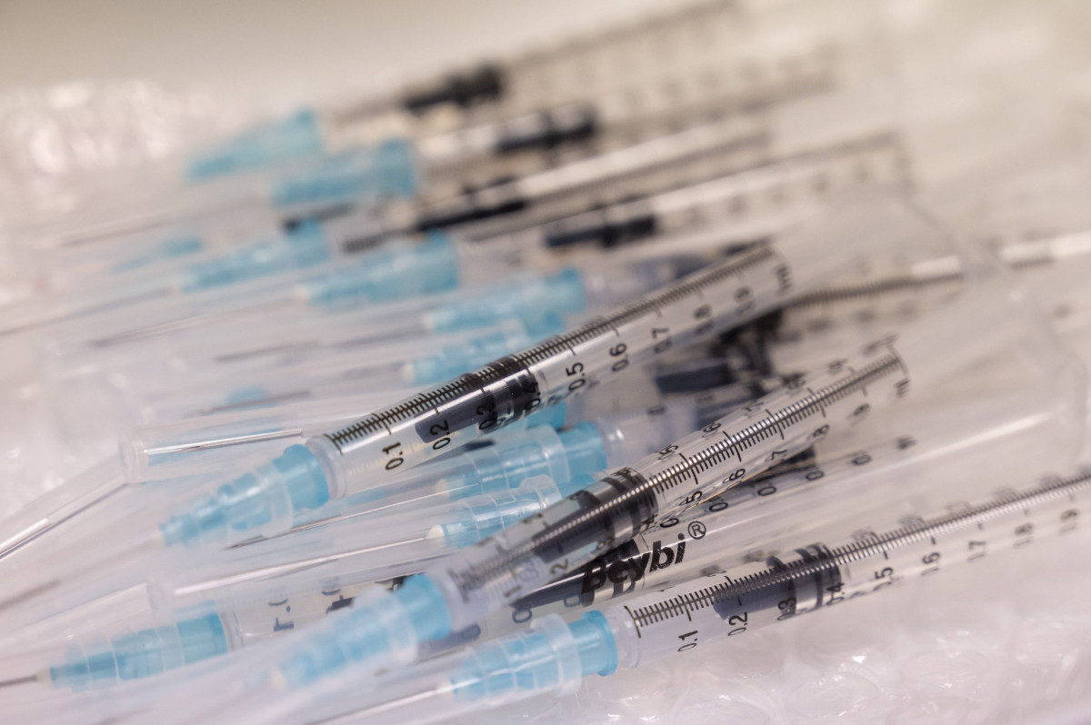 Hungary sends 100,000 vaccines to Armenia