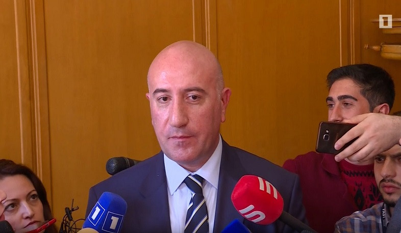 O qədər də gərgin deyil: Arman Sargsyan Ermənistan-Azərbaycan sərhədindəki vəziyyət barədə
