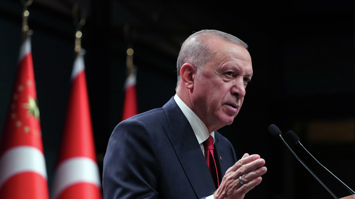 Erdogan announced that he continues contacts with Putin and Zelenskyy