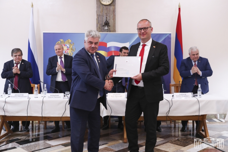 Ռուս-հայկական հարաբերություններում ունեցած ներդրման համար Ալեքսեյ Սանդիկովին շնորհակալագիր է հանձնվել