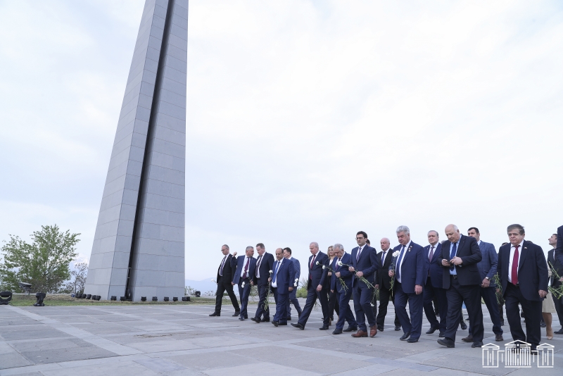 Members of Armenian Parliament and Russia’s Inter-Parliamentary Cooperation Commission visit Armenian Genocide Memorial