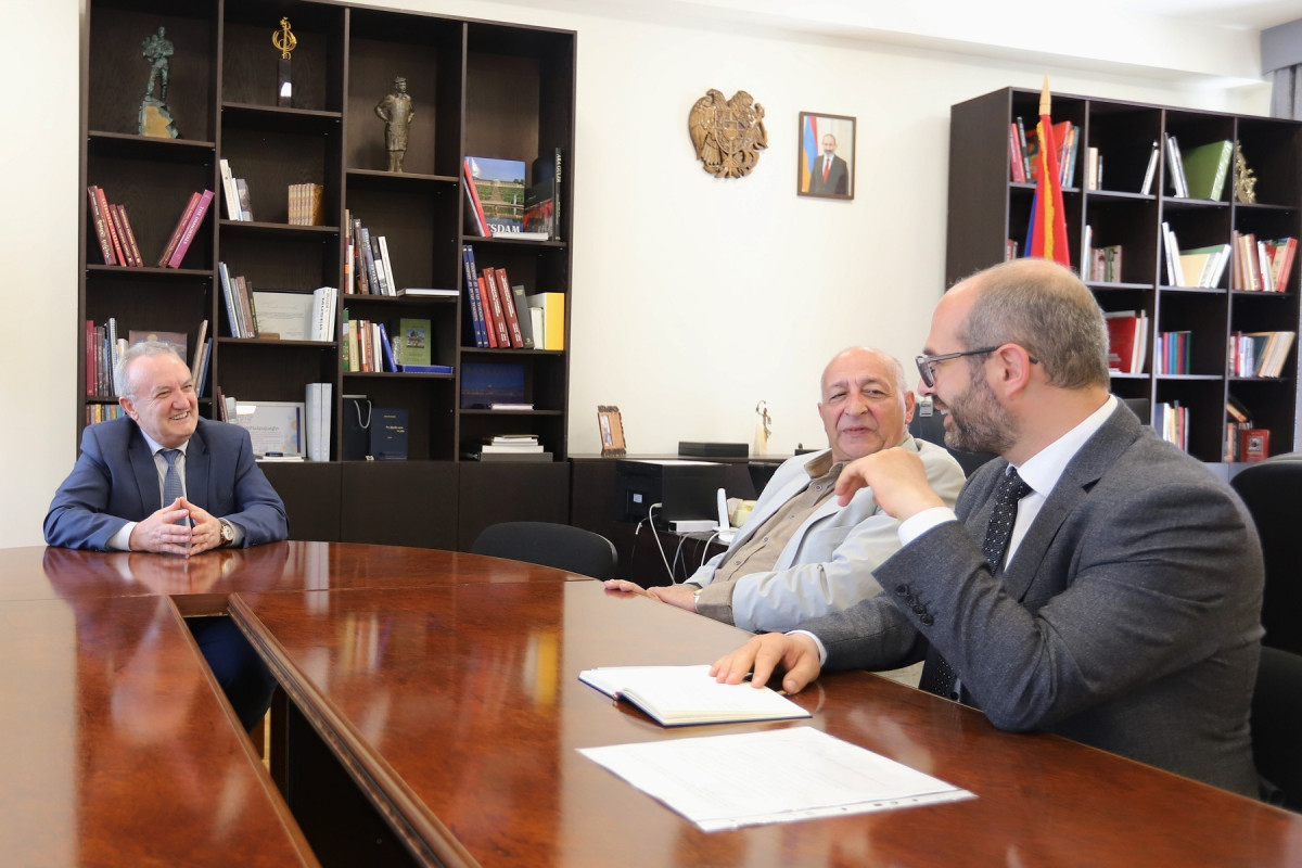 Վահրամ Դումանյանն ընդունել է Սունդուկյանի անվան ազգային ակադեմիական թատրոնի ղեկավարներին