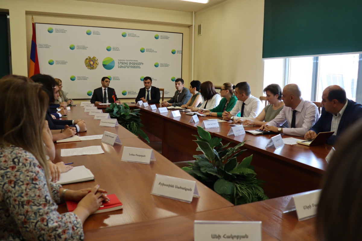 Հակոբ Սիմիդյանը ՇՄՆ աշխատակազմին է ներկայացրել նախարարի նորանշանակ տեղակալին