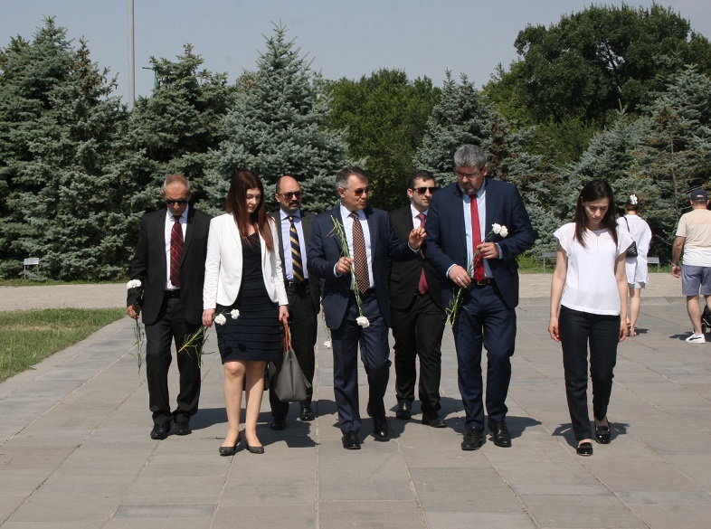 Սերբիայի ԱԳՆ պետական քարտուղարն այցելել է Հայոց ցեղասպանության հուշահամալիր