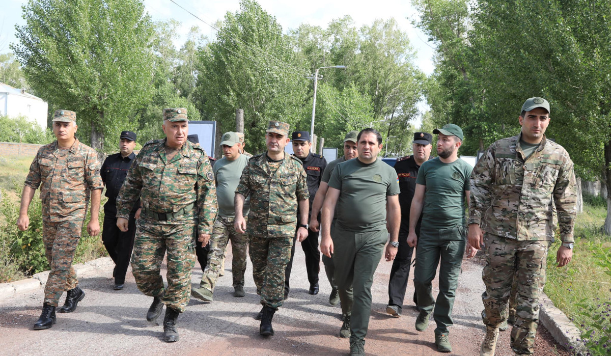 Cəbhə xəttinin təhlükəsizliyi ilə bağlı bütün problemlər həll olunacaq: Suren Papikyan