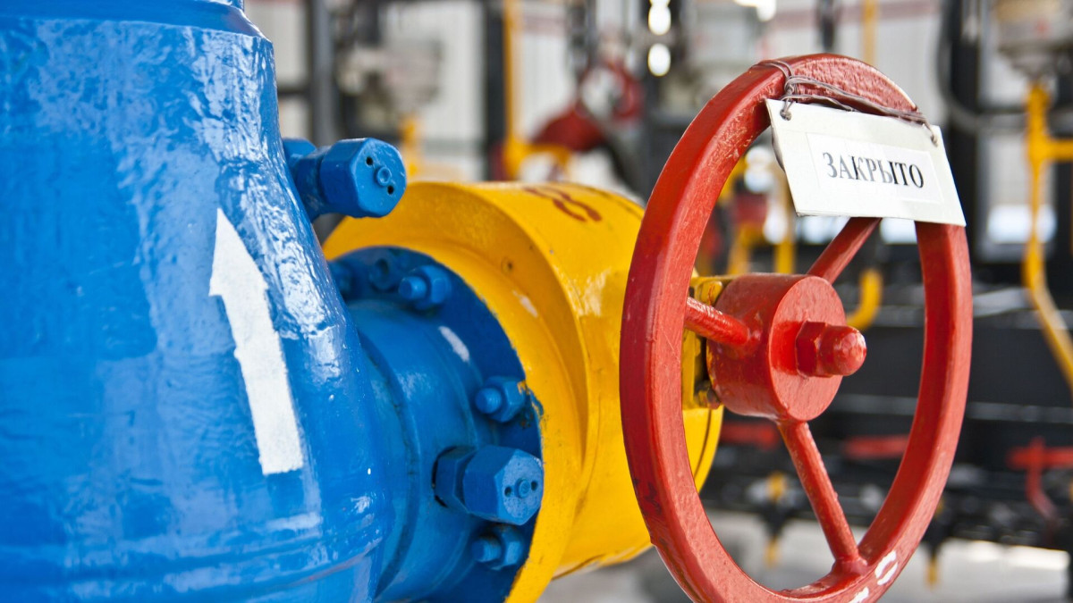 Gas prices in Europe fall below $2,400