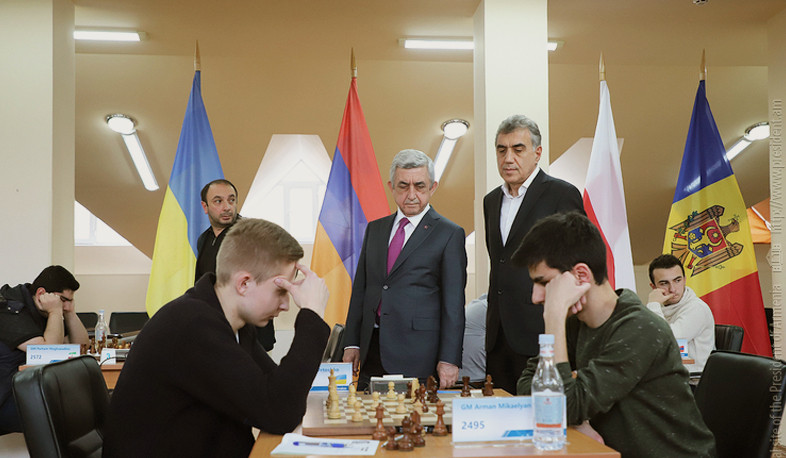President follows 8th Chess Memorial