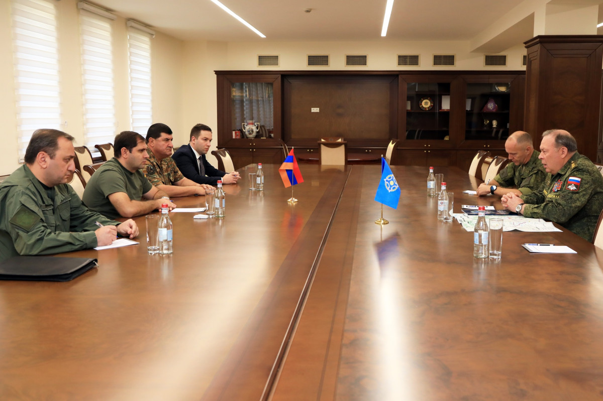 Suren Papikyan KTMT-nin Birləşmiş Qərargah rəisi Anatoli Sidorovu qəbul edib