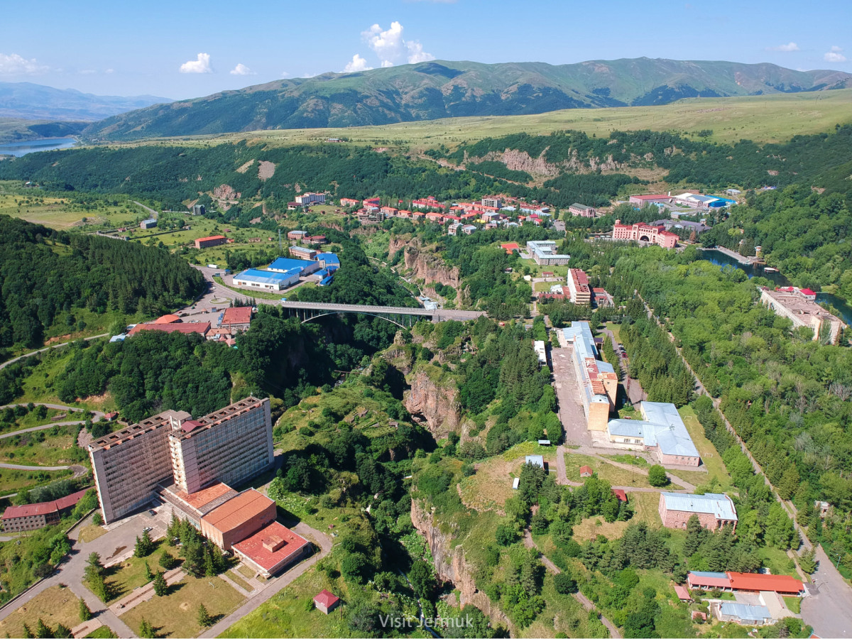 Cermuk mehmanxanaları öz işlərinə yenidən başlayıb