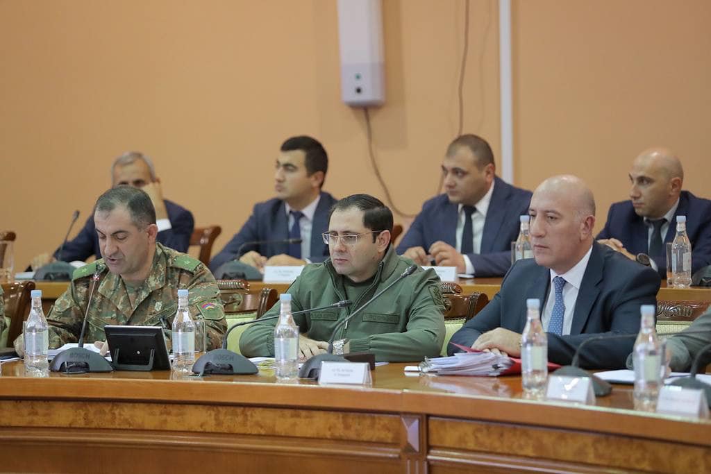 ER müdafiə nazirinin rəhbərliyi ilə Silahlı Qüvvələrdə görülən işlər müzakirə edilib
