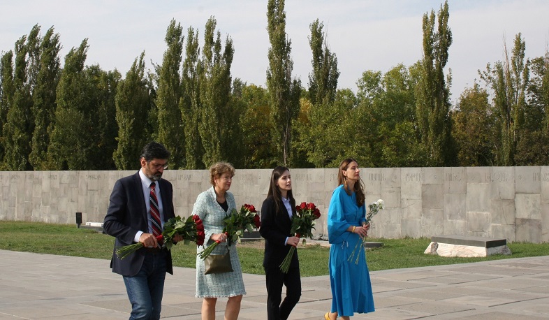 Amsterdam Şəhər Məhkəməsinin sədri Erməni Soyqırımı Memorialını ziyarət edib