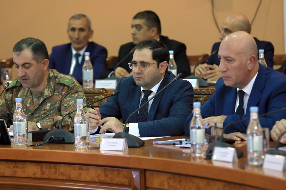 ER müdafiə nazirinin başçılığı ilə məsləhətləşmə keçirilib