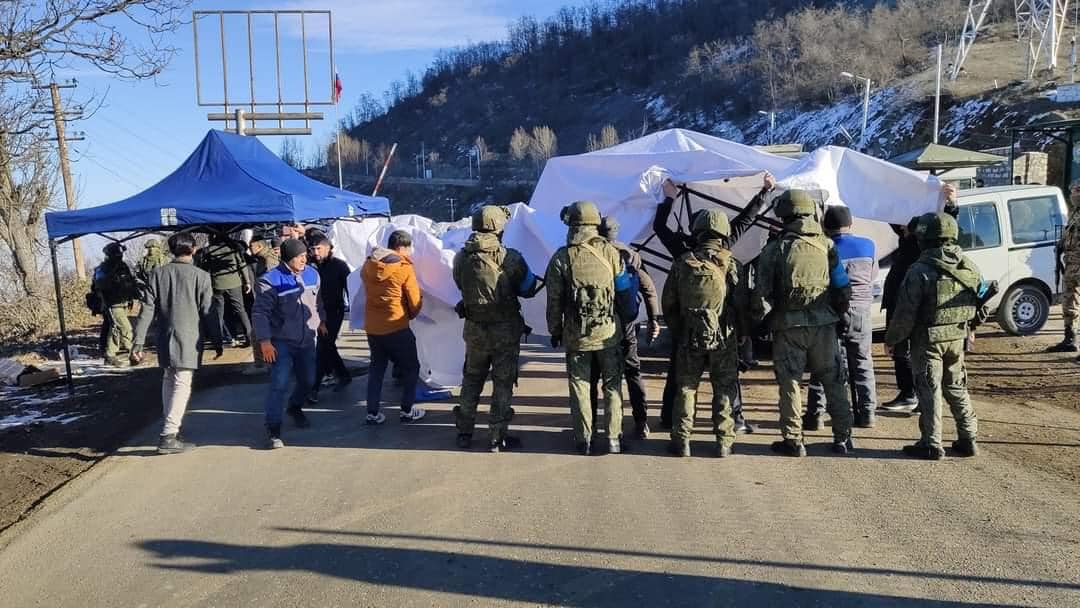 Группа азербайджанцев сегодня 10:30 утра перекрыли автомагистраль Степанакерт-Горис: ИнфоЦентр НКР