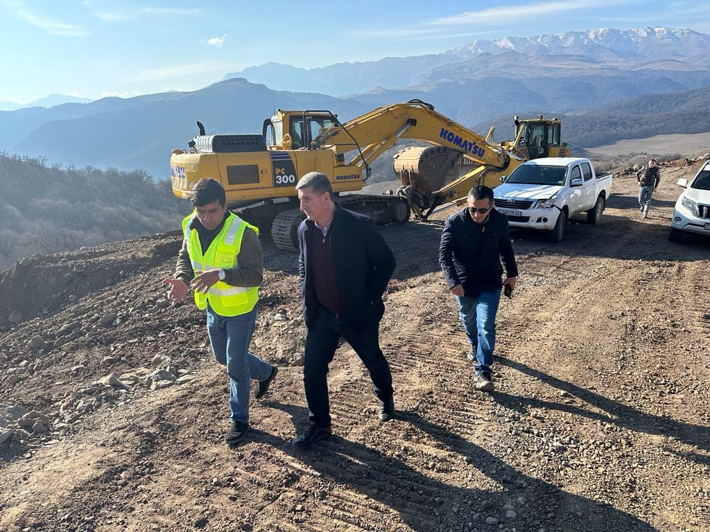 Գնել Սանոսյանը Սյունիքի մարզում դիտարկել է պետական բյուջեի միջոցներով կառուցվող ճանապարհահատվածները
